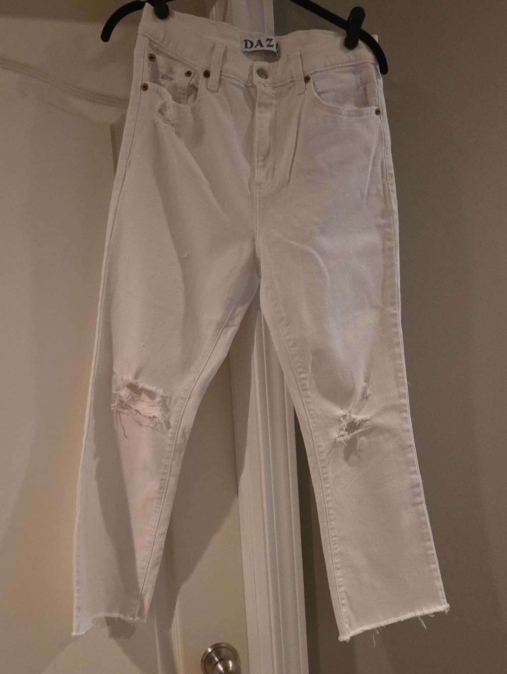 DAZE White High-Rise Distressed Cropped Jeans